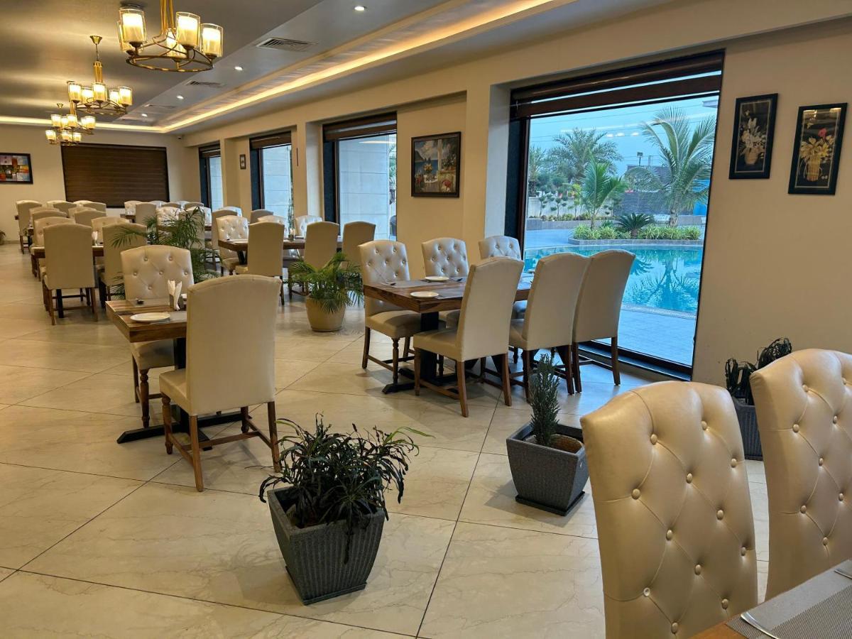 The Imperial Prime Clarks Inn Suites, Bhīlwāra 외부 사진