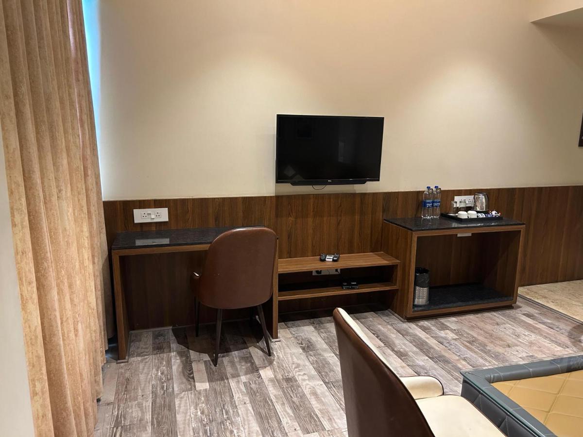 The Imperial Prime Clarks Inn Suites, Bhīlwāra 외부 사진